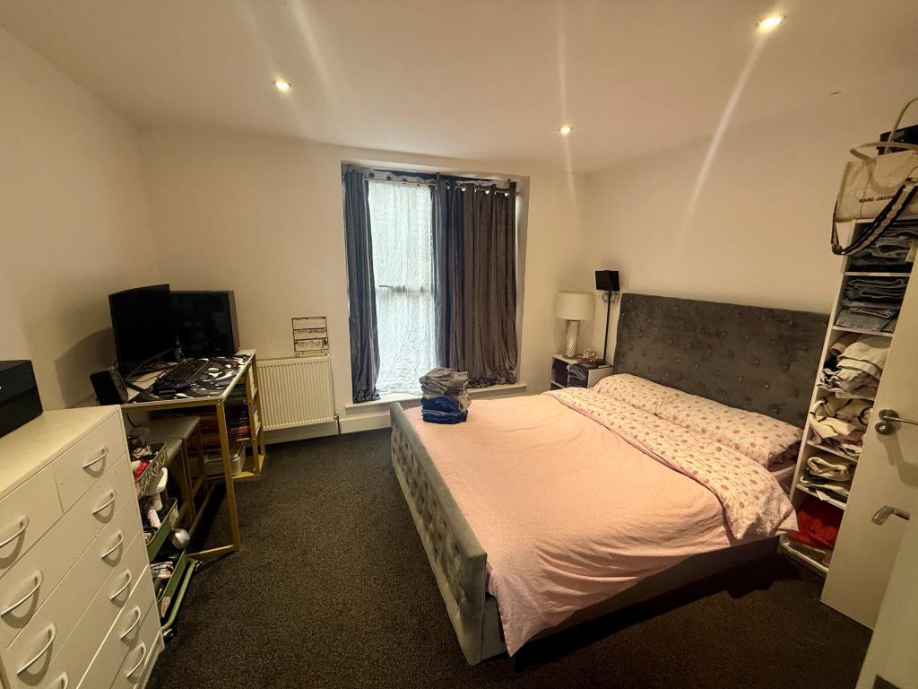 Lot: 57 - WELL PRESENTED THREE-BEDROOM HOUSE FOR INVESTMENT - Bedroom one
